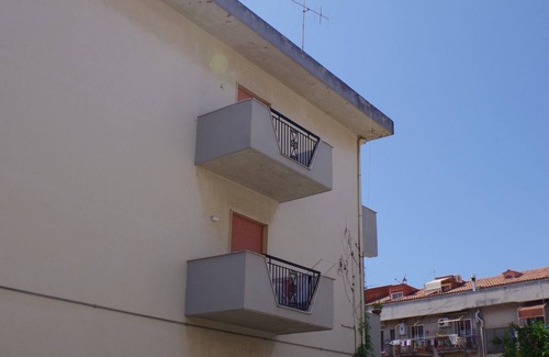 Scalea Apartment | Central apartment, in a small quiet building, close to the sea.
