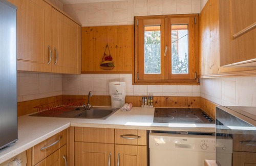 Cognet Apartment | Central Apartment in Chalet, Near Shops and Ski Slopes