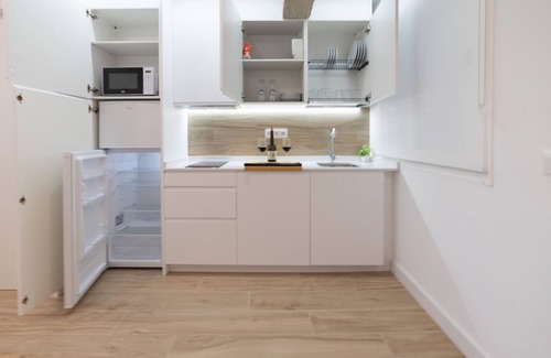 Logrono Apartment | Central Apartment in Logroño, Near Laurel Street, Sleeps 6, Newly Renovated