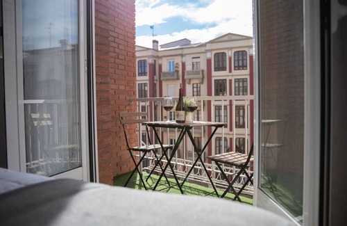 Logrono Apartment | Central Apartment in Logroño, Near Laurel Street, Sleeps 6, Newly Renovated