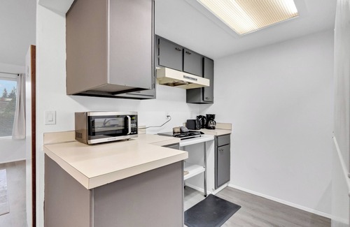 Lake Hills House | Central Bellevue Retreat