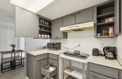 Lake Hills House | Central Bellevue Retreat