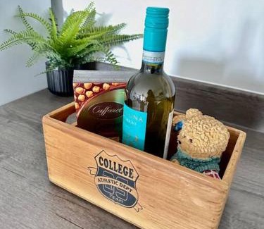 Derby Apartment | Central Derby Urban 2 Bedroom Flat - An Oasis of Elegance! Free Parking and Wifi suitable for families and professionals