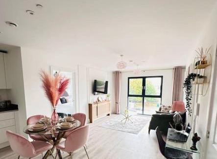 Derby Apartment | Central Derby Urban 2 Bedroom Flat - An Oasis of Elegance! Free Parking and Wifi suitable for families and professionals