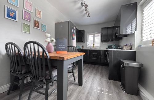 Edwinstowe House | Central, dog friendly, private courtyard