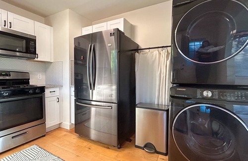 Blackshear-Prospect Hill House | Central East Austin - Walkable 3BR House + Yard