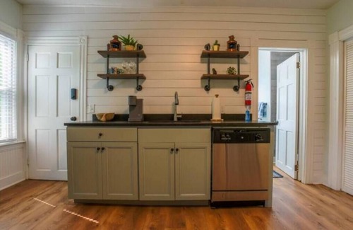 Mystic - New London Apartment | Central Historic Mystic, Nautical Theme 2BR