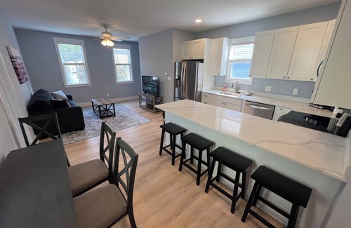 Covington House | Central Home 3min to downtown + private parking + 10% off Ark, Aquarium, and Zoo