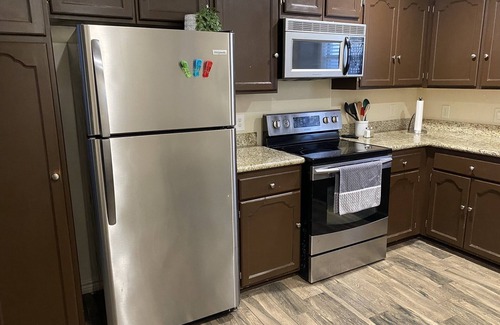 Bonanza House | Central Laredo/Entire HOME/King Bed