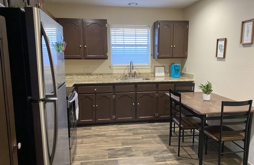 Bonanza House | Central Laredo/Entire HOME/King Bed