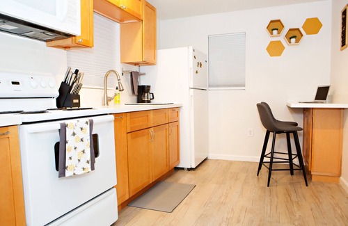 Garfield House | Central Phoenix Guest house - The Bee Hive