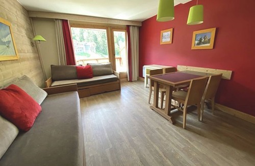 La Perriere Apartment | Central Ski-In/Out Apartment, Parking & Pets Allowed