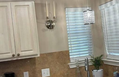 Gonzales House | Central Spacious convenient I-10