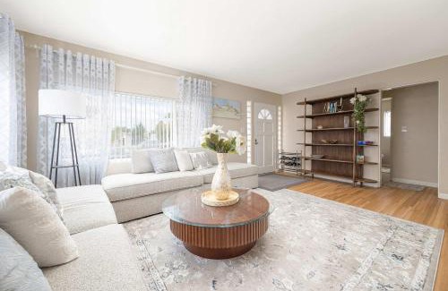 Paradise Hills House | Central Spacious