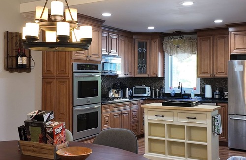 Wilmington Ski Chalet | Central & Stylish 6 Beds Retreat on Haystack Golf Course, 10 Mins to Mount Snow