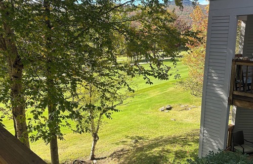 Wilmington Ski Chalet | Central & Stylish 6 Beds Retreat on Haystack Golf Course, 10 Mins to Mount Snow