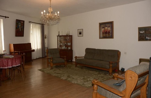 Vera House | Centrally located house with garden