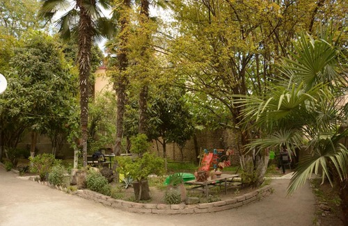 Vera House | Centrally located house with garden