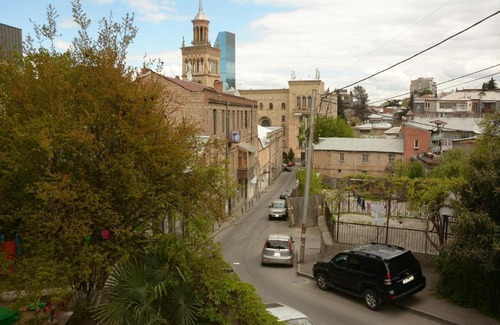 Vera House | Centrally located house with garden