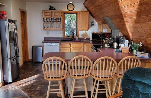 Moose Pass Ski Chalet | Centrally Located Private Chalet with amazing views! Bonus: Hot Tub