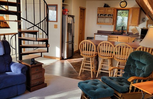 Moose Pass Ski Chalet | Centrally Located Private Chalet with amazing views! Bonus: Hot Tub