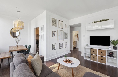 Downtown Vancouver Apartment | Centrally located stylish apartment in Downtown Vancouver!