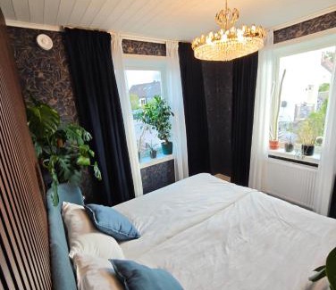 Sala Apartment | Centralt gästhus i Sala med kök, trädgård & Wi-Fi