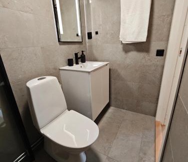 Sala Apartment | Centralt gästhus i Sala med kök, trädgård & Wi-Fi