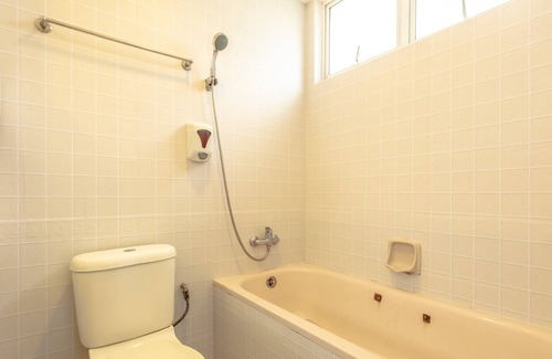 Geylang House | Centre of attraction, famous food & fruit! 12, 402