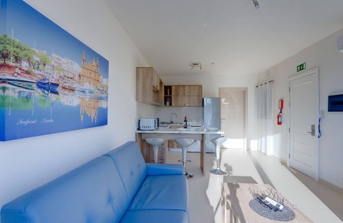 Msida Apartment | Centric and Modern Penthouse close to Amenities