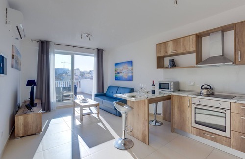 Msida Apartment | Centric and Modern Penthouse close to Amenities