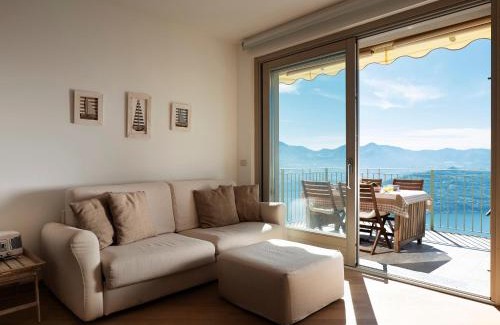 Plassi Apartment | Cezanne - comfy flat with terrace and Lake view