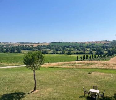 Roquelaure Bed & Breakfast | Château d'Arcamont