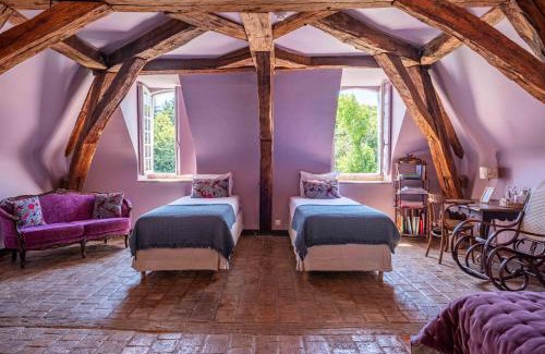 Nazelles-Negron Bed & Breakfast | Château de la Huberdière