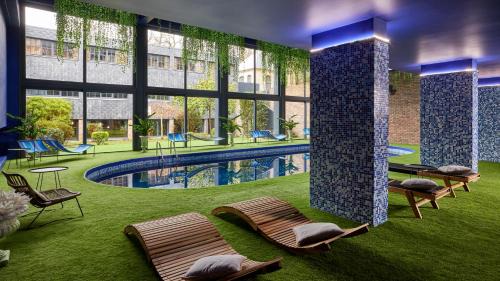 Montvillargenne Hotel | Château Jeanne & The Forest - Château de Montvillargenne