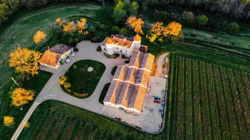 Juillac Villa | Château LA ROBERTERIE logement entier proche Saint Emilion