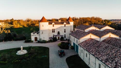 Juillac Villa | Château LA ROBERTERIE logement entier proche Saint Emilion