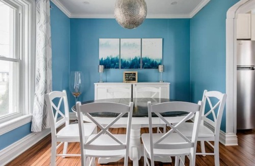 St. Davids House | Château Ravine, backing onto a beautiful tree-filled ravine