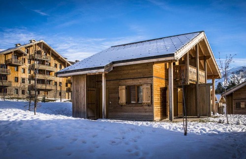 Saint-Etienne-en-Devoluy Ski Chalet | Chalet, 300m from ski slopes, fitness, swimming pool, terrace, parking, tv, ski locker, 42m²