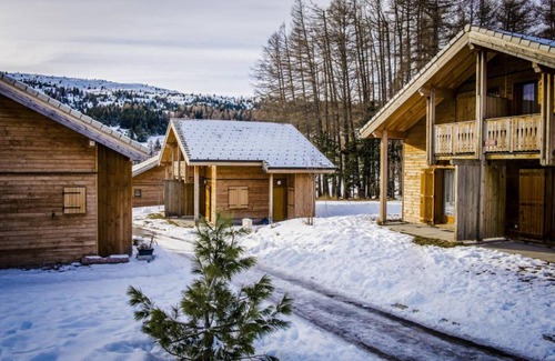 Saint-Etienne-en-Devoluy Ski Chalet | Chalet, 300m from ski slopes, fitness, swimming pool, terrace, parking, tv, ski locker, 42m²