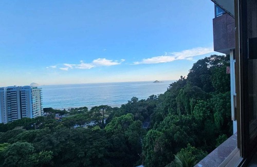 Sao Conrado House | Charming building with sea view in São Conrado