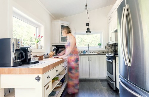 Saint-Nazaire-de-Dorchester Ski Chalet | Charmante Villa au Toit Rouge Près du Parc et la Station du ski Massif du Sud