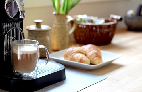 Saint-Nazaire-de-Dorchester Ski Chalet | Charmante Villa au Toit Rouge Près du Parc et la Station du ski Massif du Sud