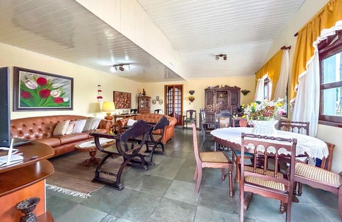 Jardim Colonial House | Chacara elegante com piscina e lazer em Atibaia SP