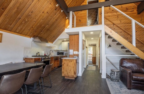 Mammoth Lakes Ski Chalet | Chalet #19, Closest Chalet to the Gondola 5 Bedroo