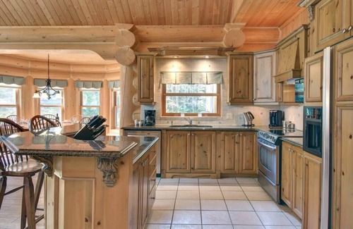 Fiddler Lake Resort Ski Chalet | Chalet 23 - Resort Access with Private Spa & Sauna