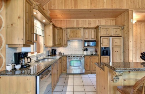 Fiddler Lake Resort Ski Chalet | Chalet 23 - Resort Access with Private Spa & Sauna