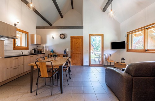 Faverges-Seythenex Ski Chalet | Chalet 'Arclosan - Val De Tamié' with Mountain View, Private Terrace and Wi-Fi