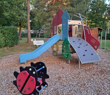 Marcilly-sur-Eure Ski Chalet | Chalet au cœur d'un domaine