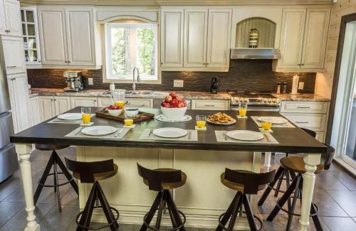 Amherst Ski Chalet | Chalet aux mille étoiles near Mt-Tremblant with Hot Tub